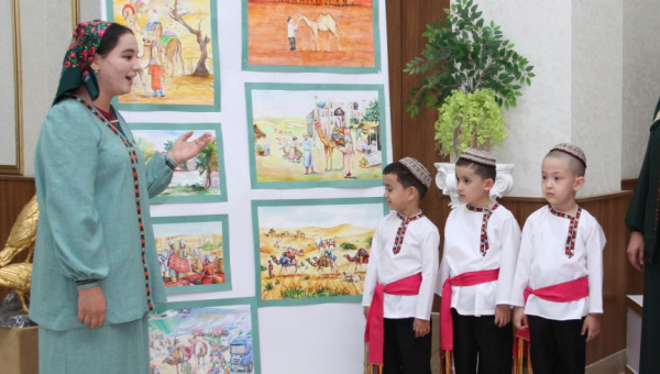 Ru «Bagtyýar döwrüň bagtly çagalary» atly sergi