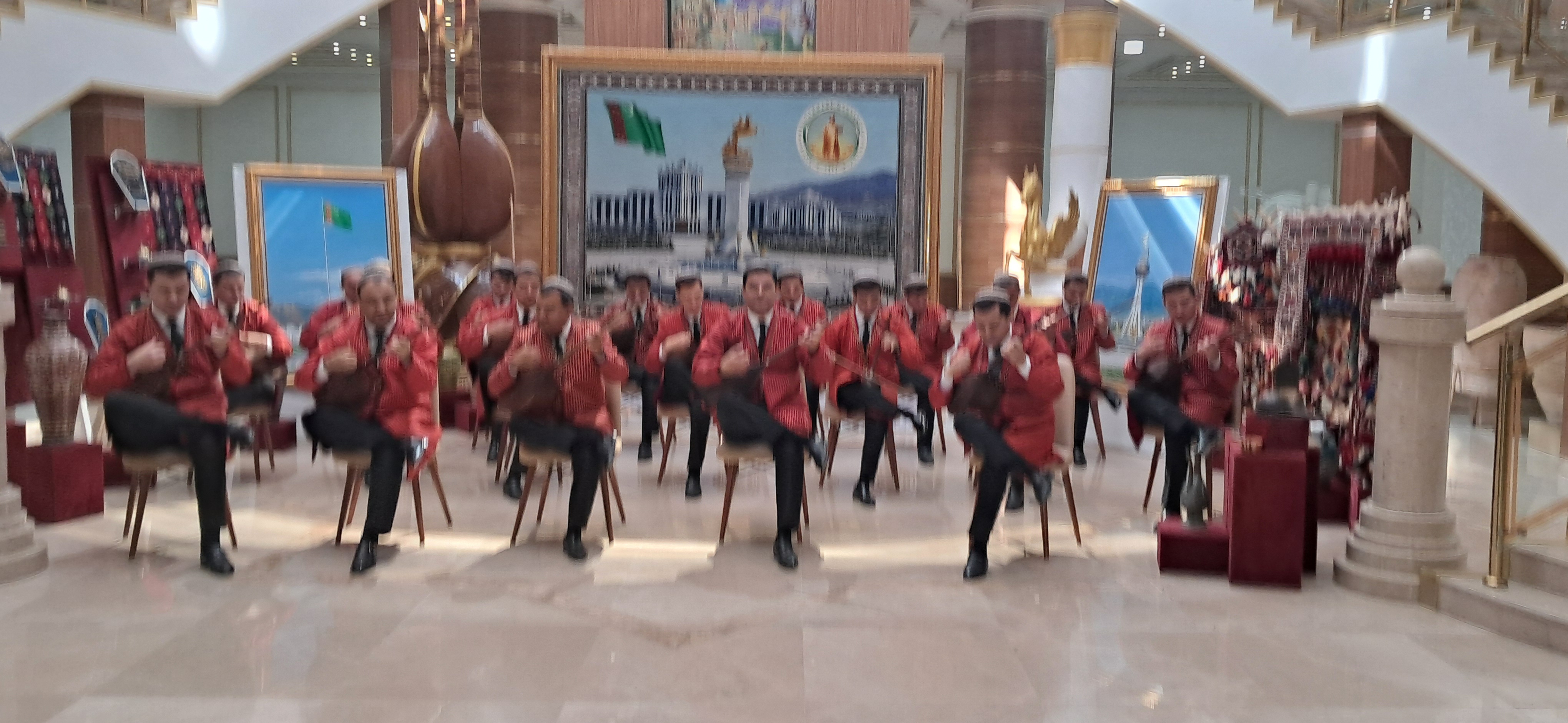 “Garaşsyzlyk bagtymyzyň gözbaşy” atly tegelek stoluň başyndaky söhbetdeşlik  