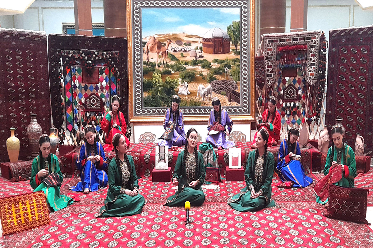 Çitimlere siňen gözellik