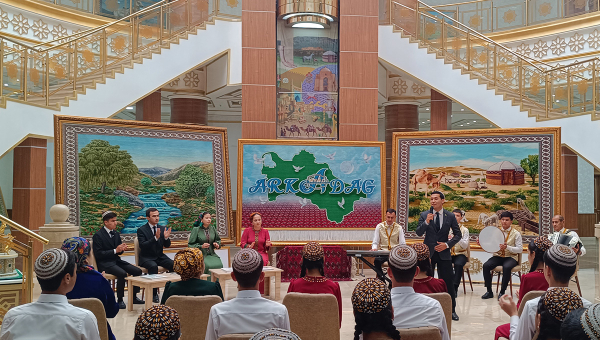 «Ýaşlar – ýurdumyzyň kuwwatly güýji» atly Arkadag şäher Medeniýet müdirliginiň Arkestr topary bilen bilelikde aýdym sazly duşuşyk. 