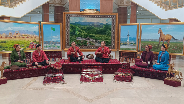 Sahy Jepbarow adyndaky Arkadag şäheriniň ýörite sungat mekdebi bilen bilelikde «Garaşsyz, baky Bitarap Türkmenistan – bedew batly at-myradyň mekany» diýlip atlandyrylmagy bilen ýylyň şygaryna badalga.